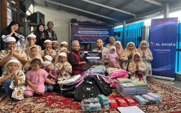 Karyawan XL Axiata Beri Santunan Anak Yatim di 15 Kota