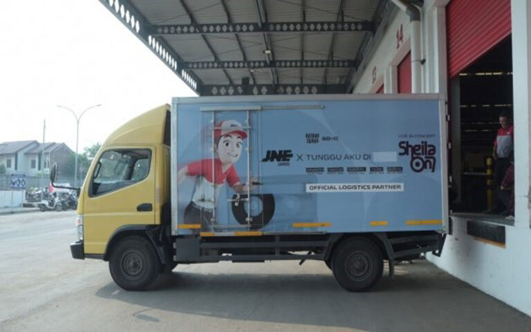 JNE Express Jadi Mitra Logistik Resmi Konser Sheila On 7 di 5 Kota