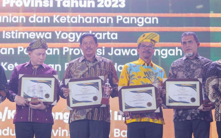 Pemprov Jateng Terima Dua  Penghargaan Bapanas Award 2024