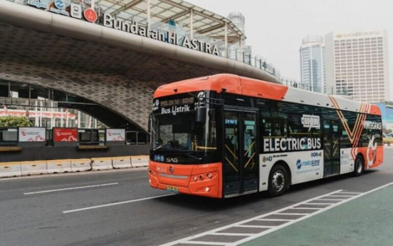 SAG Siap Revolusi Transportasi Bus Listrik Ramah Lingkungan
