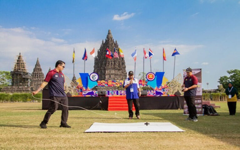 Olahraga Tradisional Negara ASEAN Sport Day 2024 Meriah di Candi Prambananan