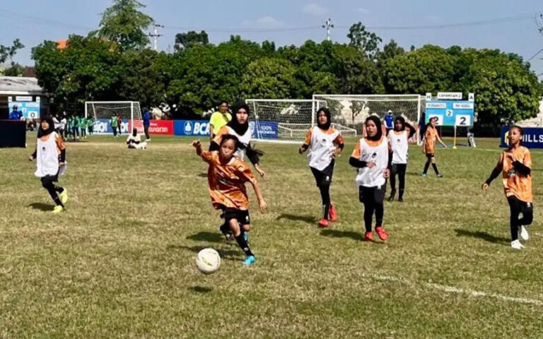 Sebanyak 692 Siswi Ramaikan MilkLife Soccer Challenge 2024