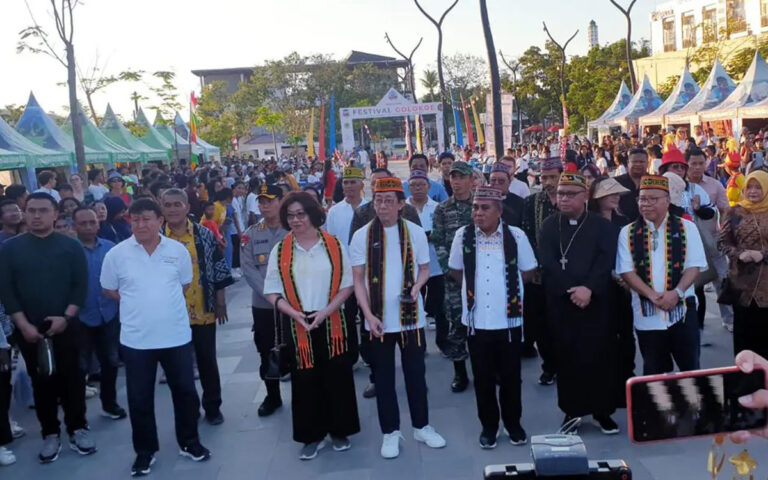 Populerkan Pariwisata, Sido Muncul Terima Penghargaan Dari Manggarai Barat