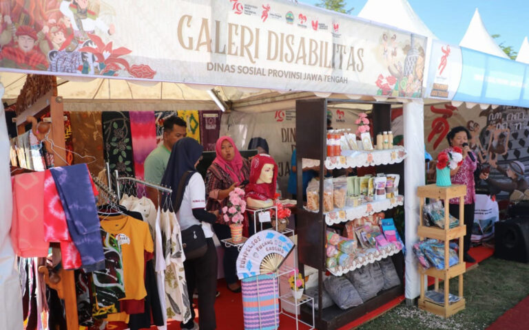 Stan Penyandang Disabilitas Tarik Banyak Pengunjung di Pameran Hari Jadi Jateng