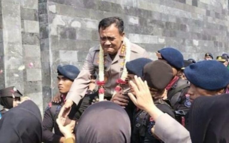 Suasana Haru Iringi Perpisahan Komjen Pol Ahmad Luffti