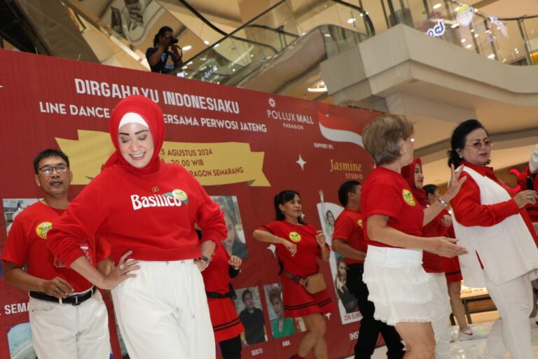 Bersama Ratusan Wanita “Line Dance” Massal di Mal Paragon