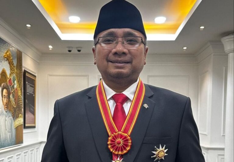 Menag Terima  Bintang Mahaputera Utama