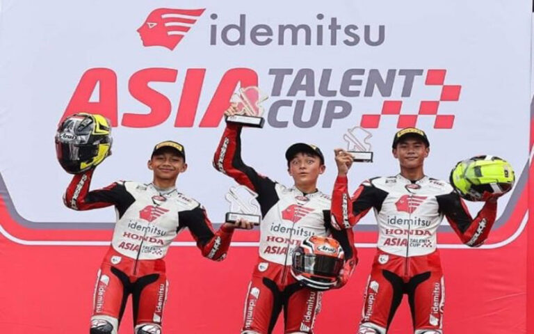 Kado HUT RI, Pebalap Binaan Astra Honda Kibarkan Merah Putih