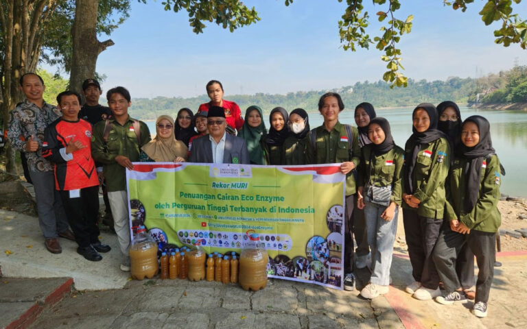 Jaga Kebersihan Air Waduk Jatibarang Unwahas Raih Penghargaan MURI