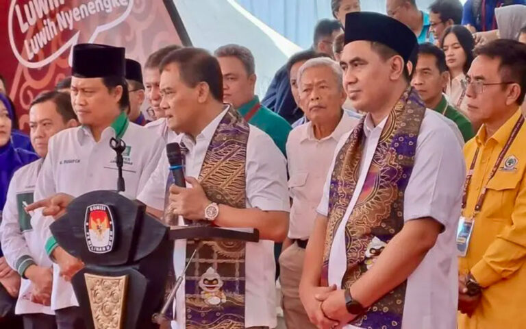 Lutfhi-Gus Yasin Resmi Daftar Pilgub Jateng Ke KPU