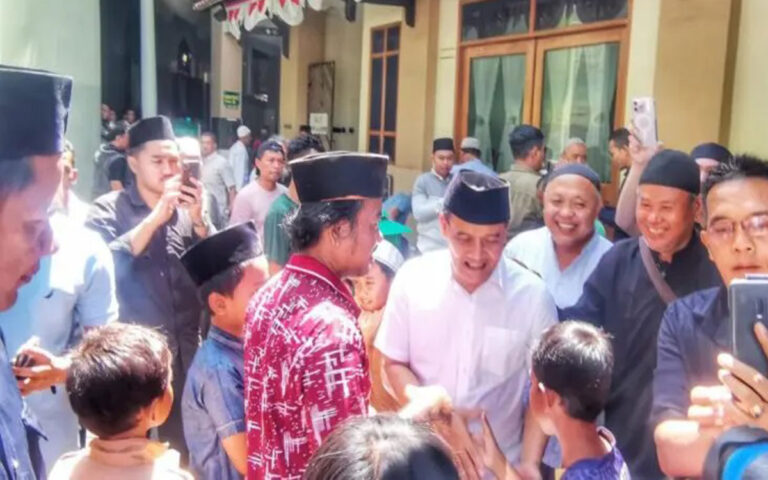 Cagub Ahmad Luthfi Dapat Doa Usai Salat Jumat di Masjid Agung Semarang