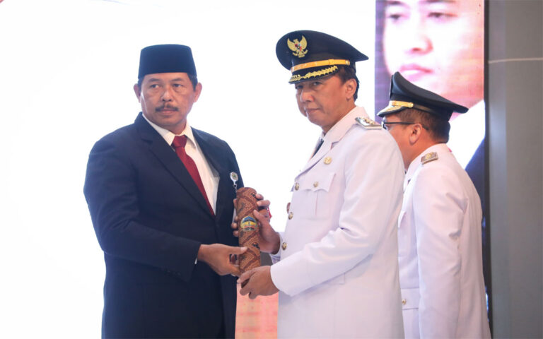 Nana Sudjana Resmi Lantik Pj Bupati Brebes dan Banyumas