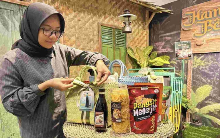 Sirop Buah Kawista Khas Rembang Jadi Populer Berkat Dukungan RB Semen Gresik