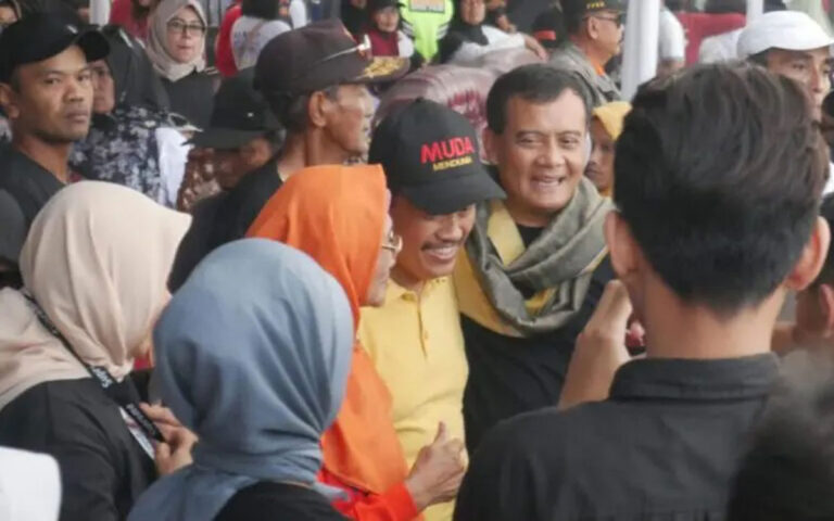 Senam Massal Bareng Cagub Jateng Ahmad Luthfi