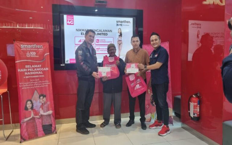 Peringati HUT Ke-17, Smartfren Beri Hadiah Pelanggan Setia Semarang