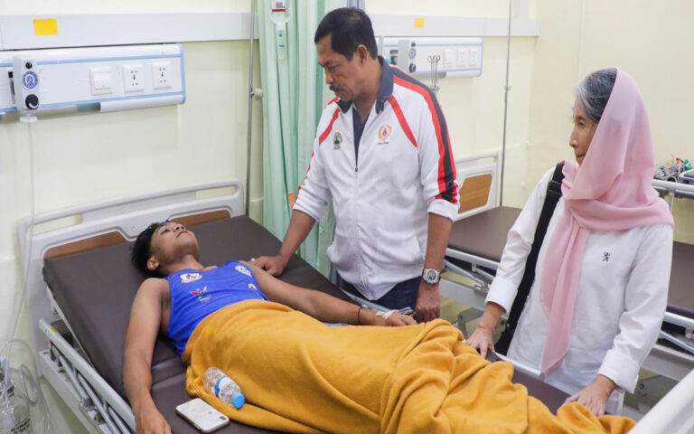 Pastikan Kondisi Dua Atlet Muaythai Jateng, Nana Jenguk ke RS PON Aceh