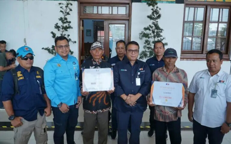 KAI Daop 4 Berikan Apresiasi 2 Warga Blora Selamatkan Perjalanan KA