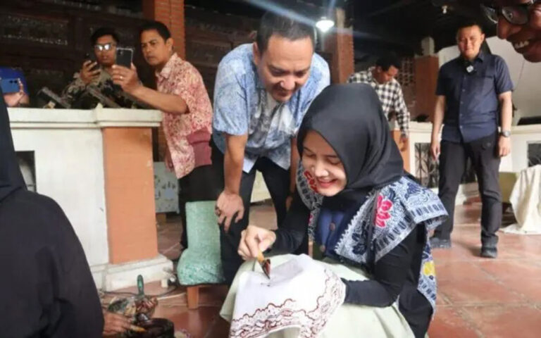 Cawali Semarang Yoyok Sukawi Siap Kembangkan Budaya Batik di Semarang