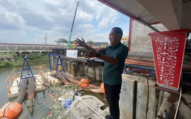 Calon Wali Kota Semarang Yoyok Sukawi Cek Rumah Pompa Kali Tenggang