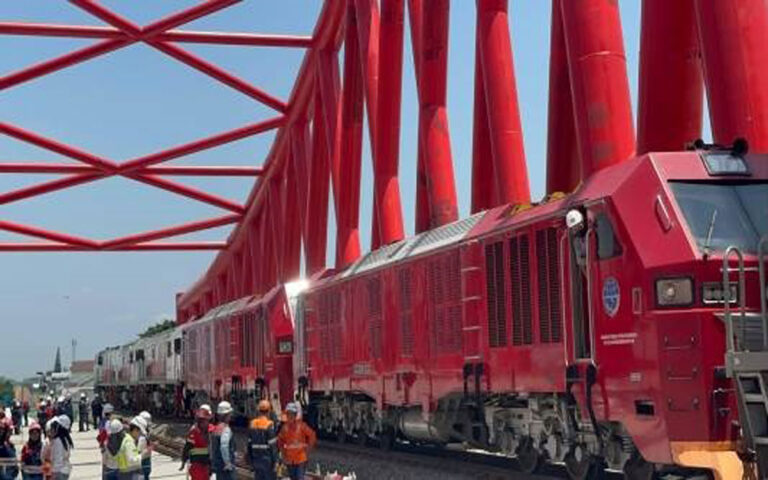 Rel Layang Kereta Api Simpang Joglo-Surakarta Masuki Tahap Uji Beban