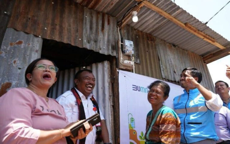 Meriahkan HLN Ke-79, Donasi Insan PLN Terangi 3.725 Keluarga se-Indonesia