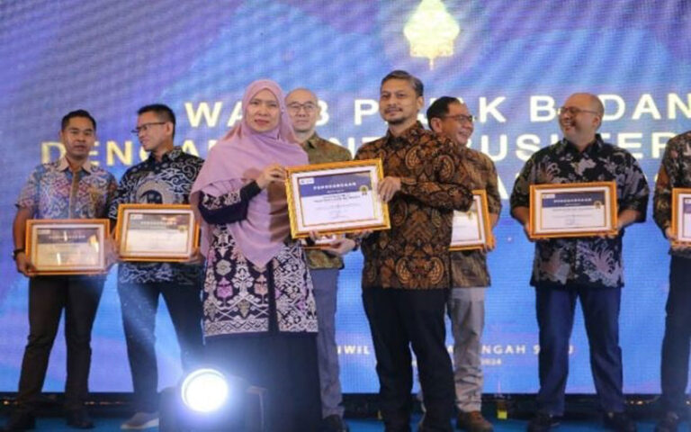 DJP Jateng 1 Beri Penghargaan Bagi Wajib Pajak