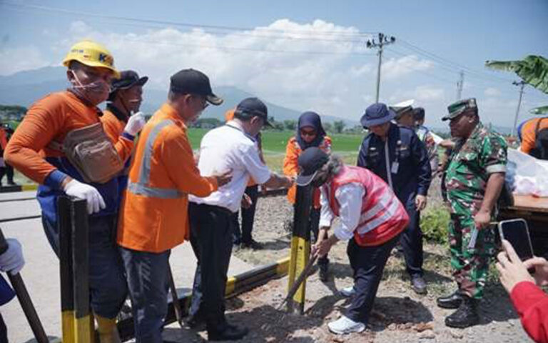 Tingkatkan Keselamatan, KAI Tidak Resmi Menutup Perlintasan Sebidang