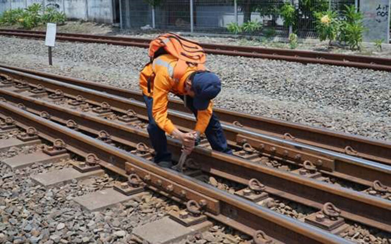 Pastikan Keamanan Jalur Rel KA, KAI Daop 4 Semarang Terjunkan Ratusan Petugas