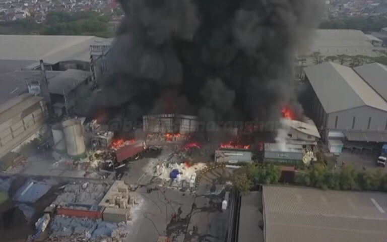 Polisi Selidiki Penyebab Kebakaran PT Master Kidz Indonesia di KIK