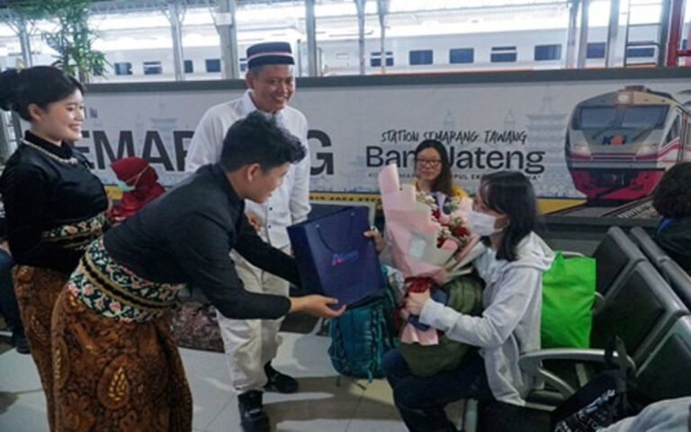 Hari Pahlawan, KAI Daop 4 Semarang Gelar Acara Spesial Bersama Pelanggan