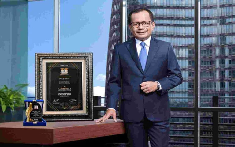 Dirut SIG Donny Arsal Dianugerahi Top CEO Indonesia Awards 2024