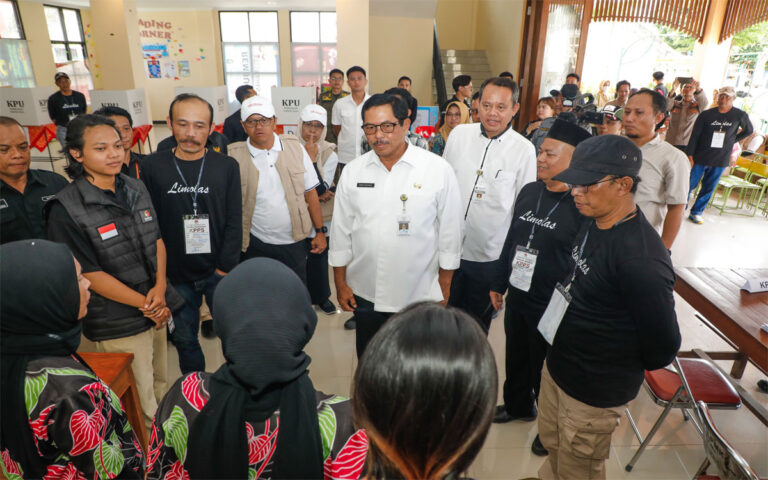 Nana Kunjungi Sejumlah TPS, Pilkada Jateng Berlangsung Kondusif