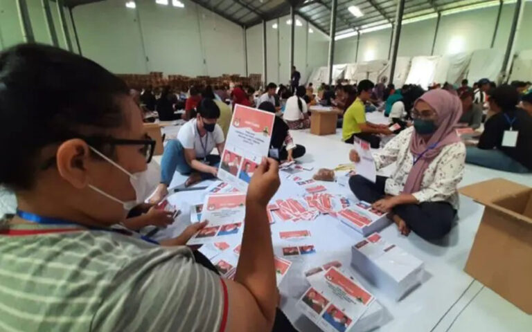 KPU Kota Semarang Mulai Lakukan Sortir Lipat Surat Suara
