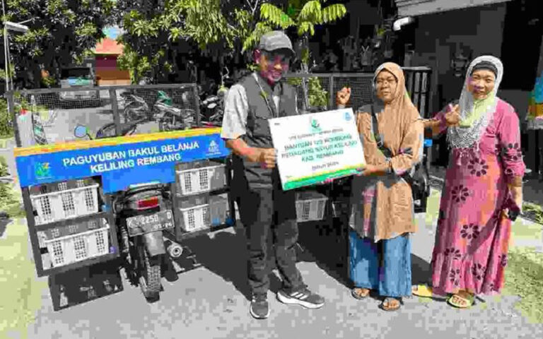 SG Bagikan 125 Rombong Kepada Pedagang Sayur Keliling di Rembang