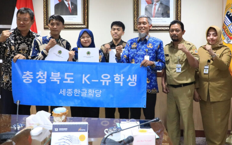 Tiga Anak Dikuliahkan Gratis ke Chungcheongbuk-do Korsel