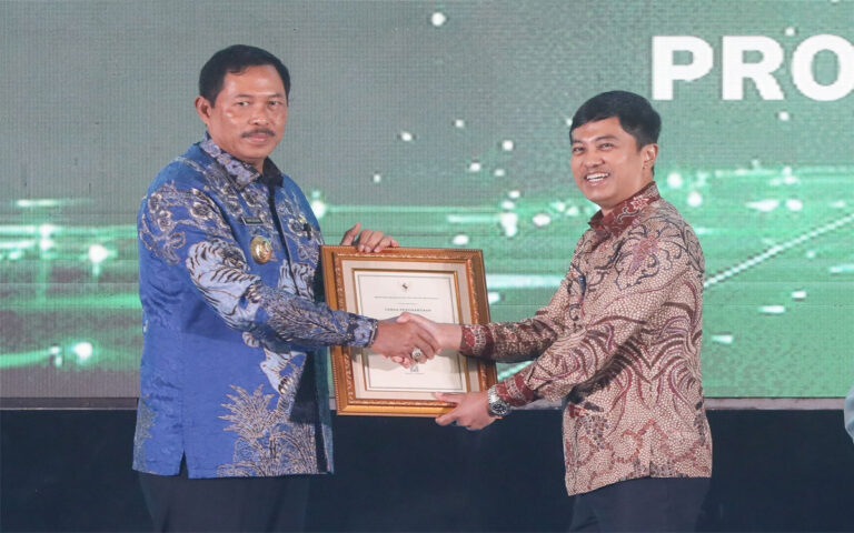 Pemprov Jateng Terima Penghargaan Sanitasi Total Berbasis Masyarakat