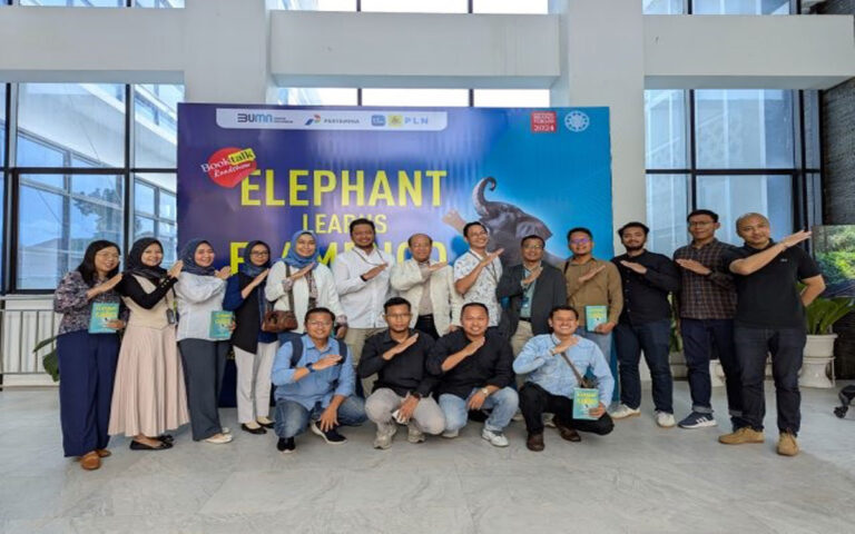 Direksi PLN Bedah Buku Transformasi BUMN