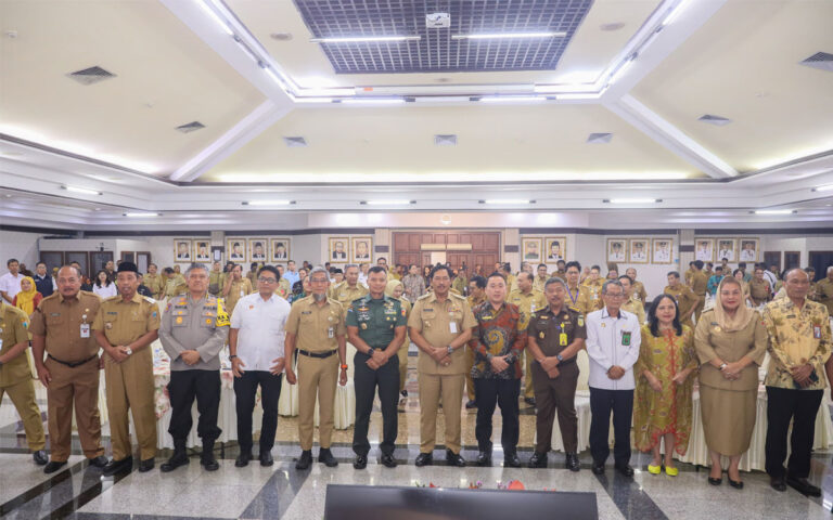 Pj Gubernur Jateng Serahkan DIPA dan TKD Senilai Rp105,72 Triliun