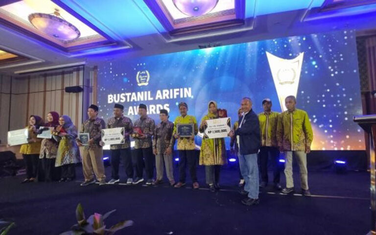 Sriboga Gelar ‘Bustanil Arifin Award 2024’ ke-3, Dukung UMKM Mitra