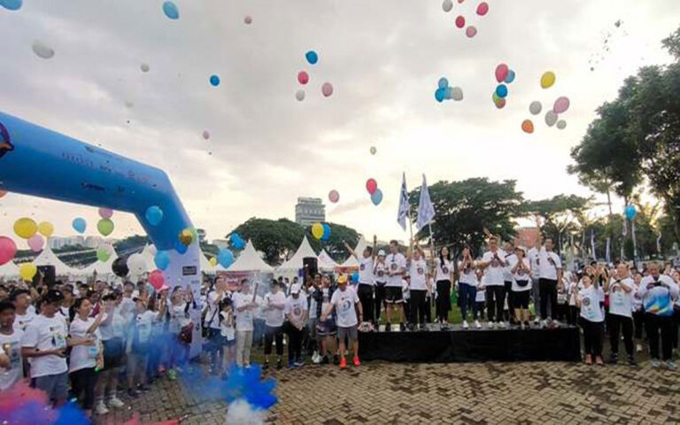 Ribuan Peserta Ikut Ramaikan Paramount Fun Color Run 2024