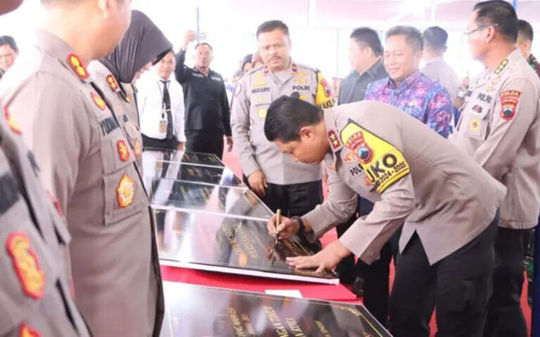 Kapolda Jateng Resmikan Satpas SIM dan 10 Gedung Fasilitas Publik