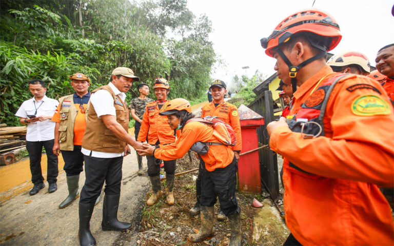 Cek Lokasi Longsor di Pekalongan, Nana Sudjana: Langkah Penananganan Dikebut