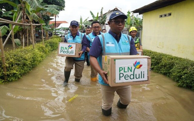 Jelang Imlek, PLN Gerak Cepat Bantu Korban Banjir Kendal
