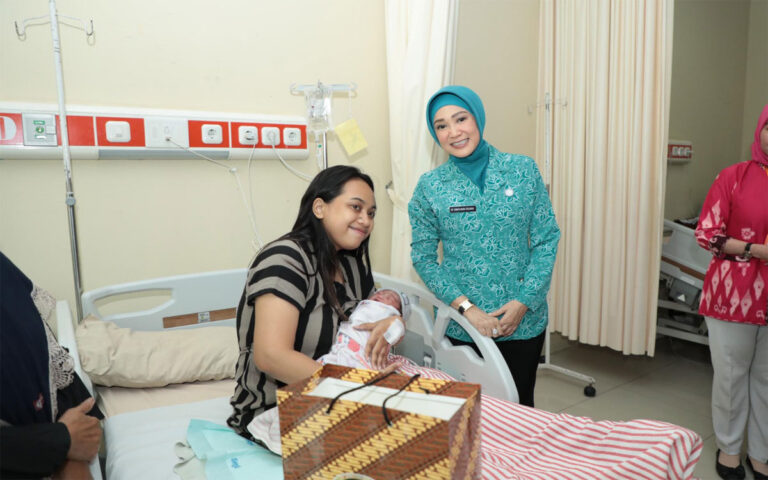 Kunjungi RS Pelita Anugerah, Shinta Nana Sudjana Bernostalgia Kenangan 14 Tahun Silam