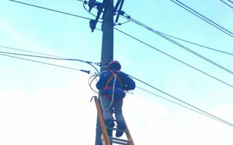 Jaga Keandalan Jaringan, PLN Icon Plus Lakukan Perbaikan Kabel di Sucen Magelang