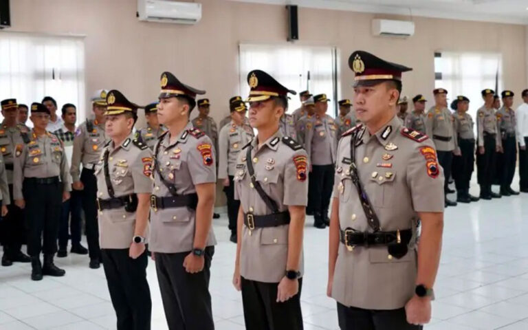 Kapolrestabes Semarang Pimpin Sertijab Dua Kapolsek