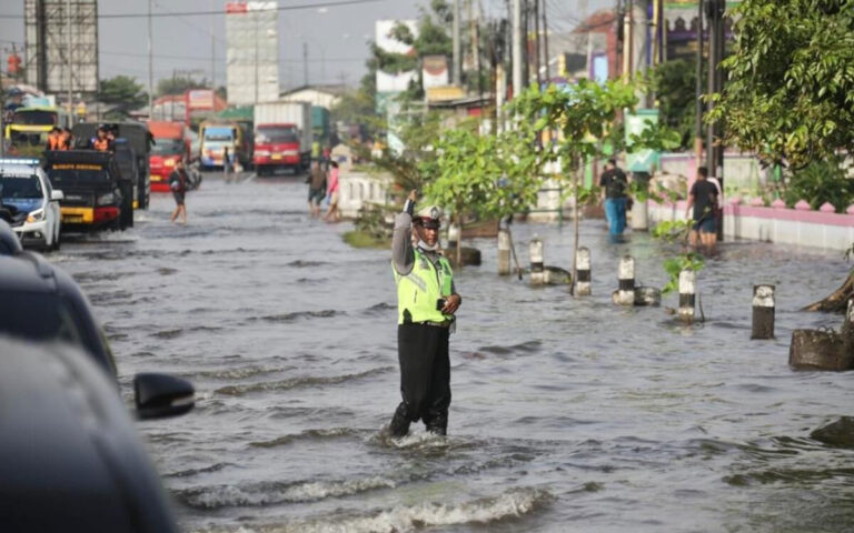 Curah Hujan Tinggi, Sejumlah Wilayah di Semarang Terndam Banjir