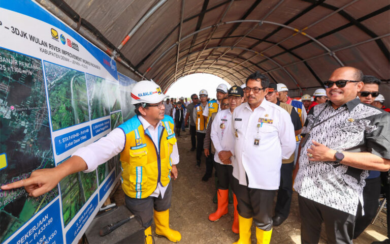 Upaya Pencegahan Banjir, Nana Tinjau Pengerjaan Normalisasi Sungai Wulan