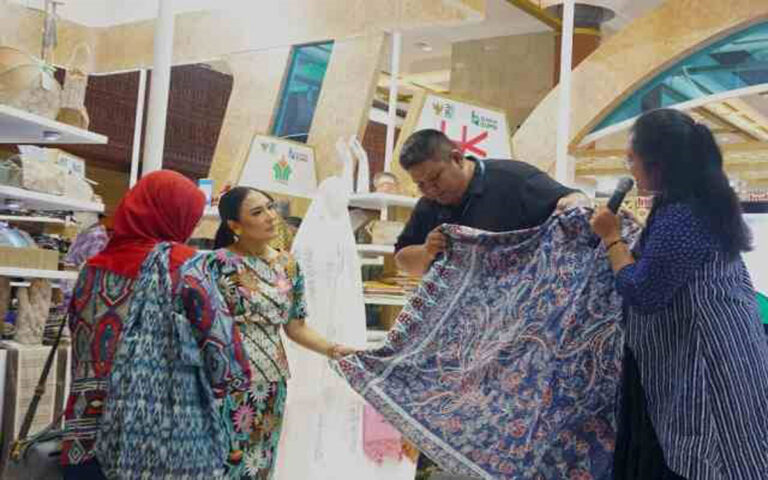 SIG dan Rumah BUMN Ajak Masyarakat Dukung Produk Lokal di Pameran INACRAFT