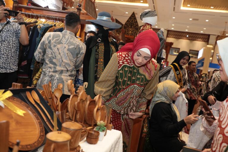 Inacraft 2025, Produk UMKM Jateng Pikat Sejumlah Tokoh Nasional
